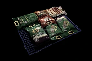 带有图案、紧密堆放的麻袋